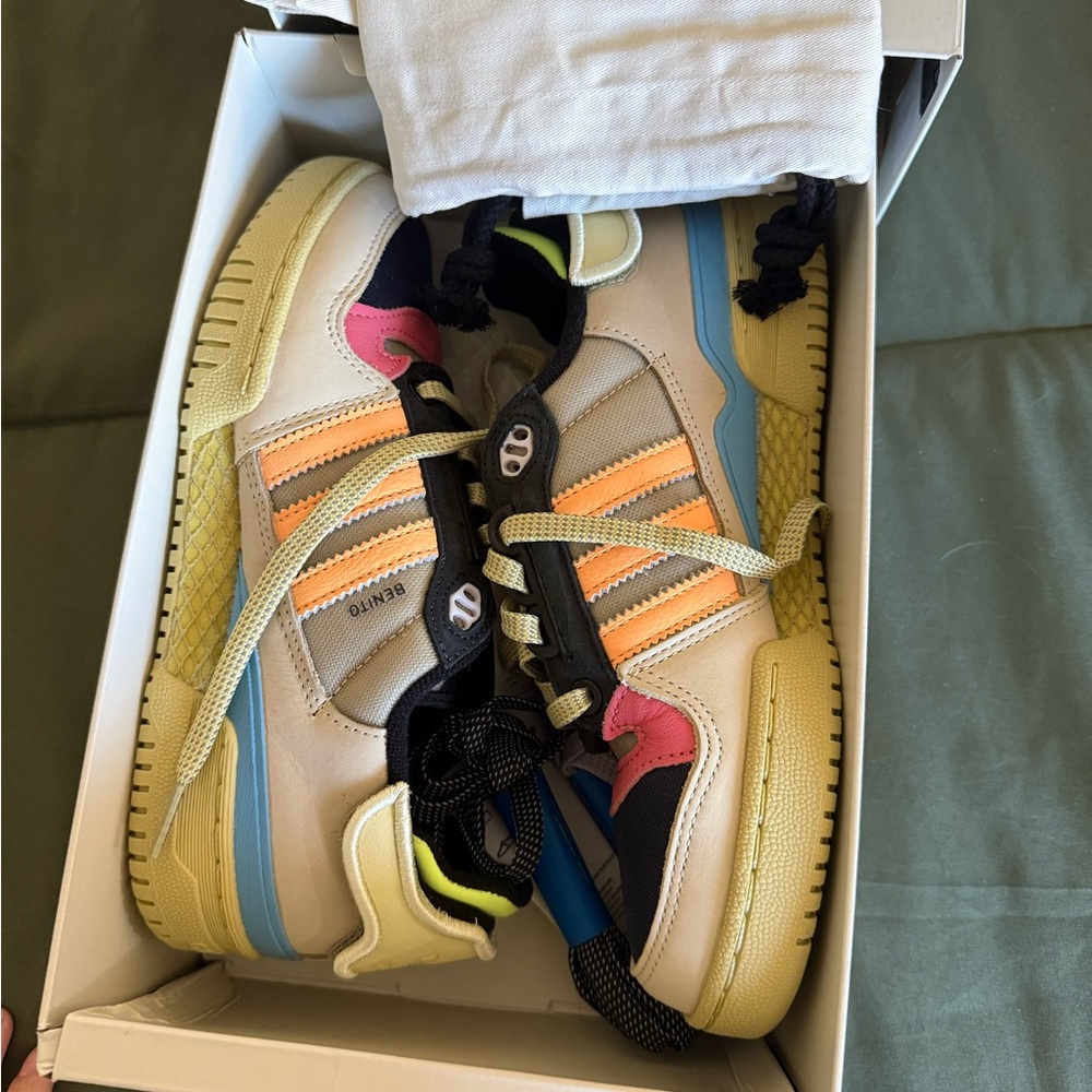 Bad Bunny Forum PWR women size 6